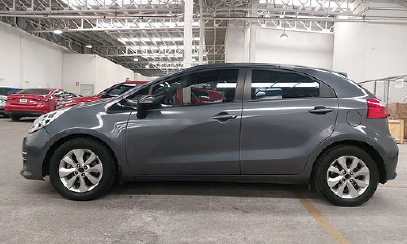 Kia Rio 2017...