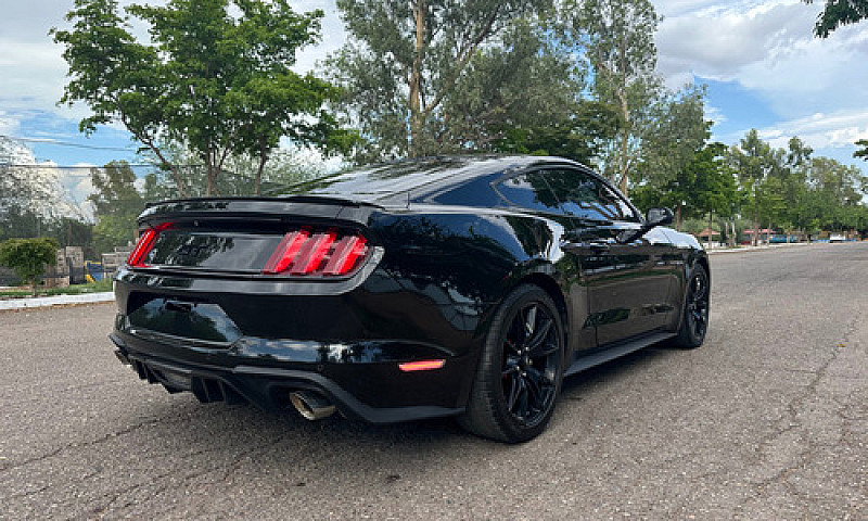 Ford Mustang 5.0L Gt...