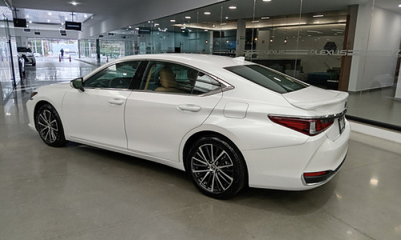 Lexus Es 2024...