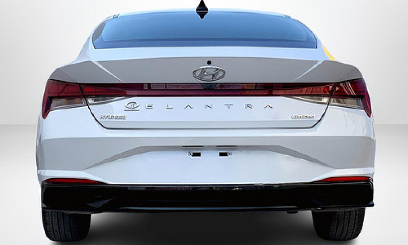 Hyundai Elantra 2022...