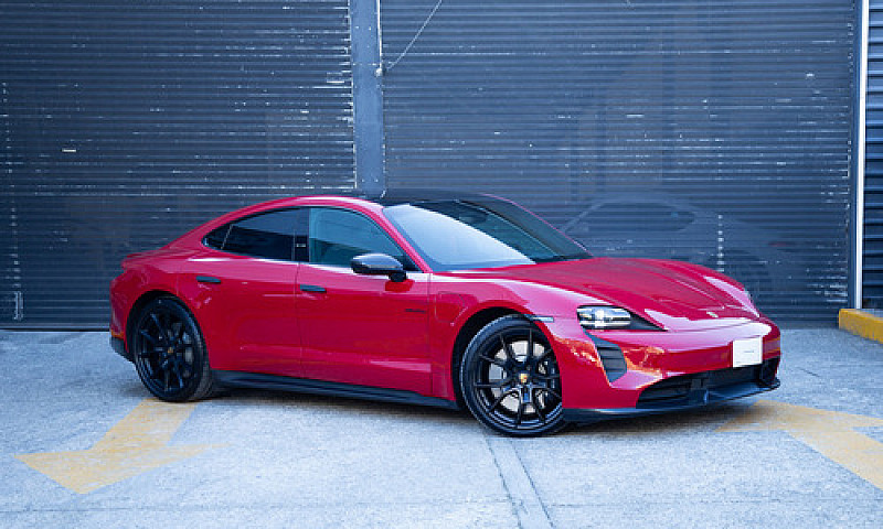 Porsche Taycan 2024...