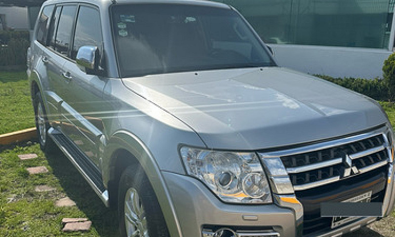 Mitsubishi Montero 3...