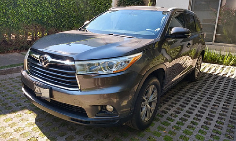 Toyota Highlander 3....