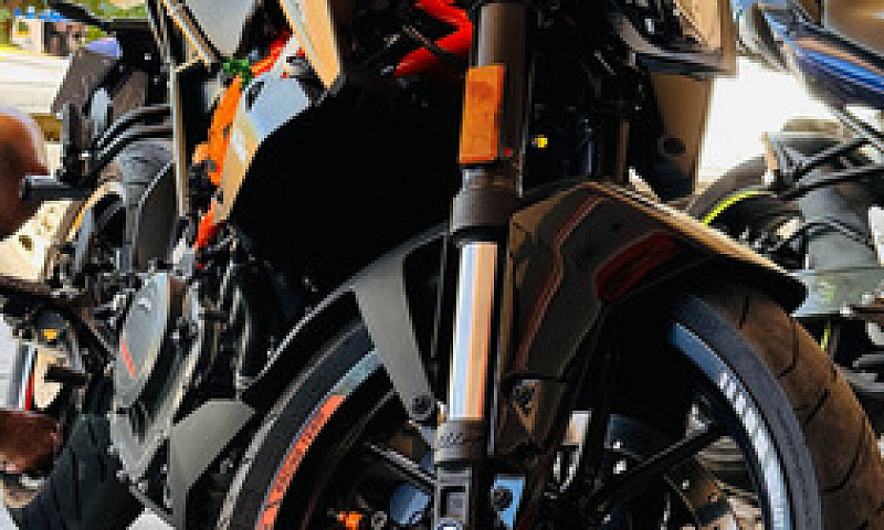 Ktm Duke 390 ...