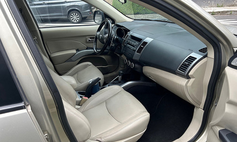 Mitsubishi Outlander...