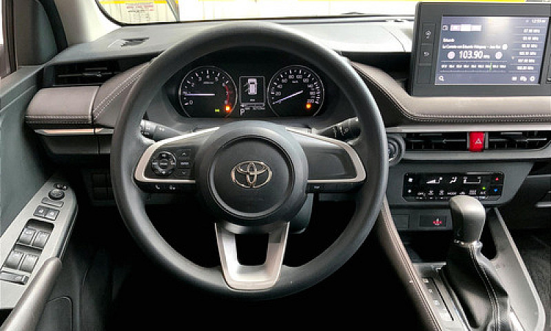 Toyota Yaris 2023...