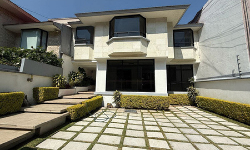 Casa En Venta, Ciuda...