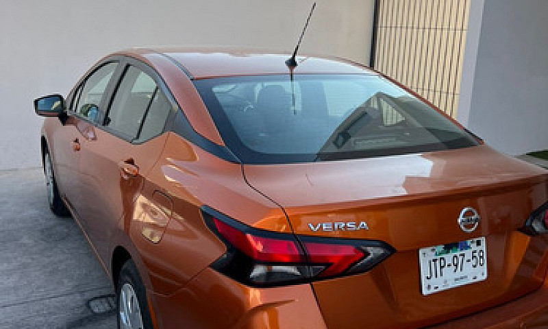 Nissan Versa 1.6 Sen...
