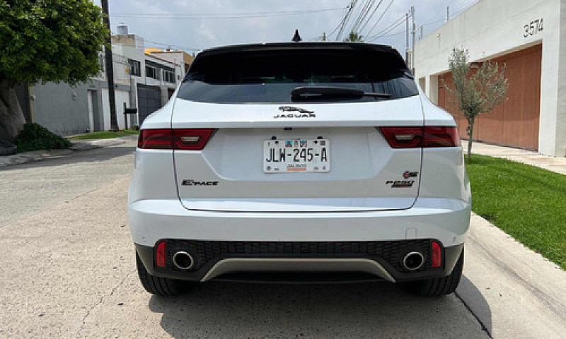 Jaguar F-Pace 3.0 Fi...