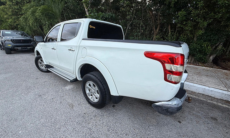 Mitsubishi L200 2.4 ...
