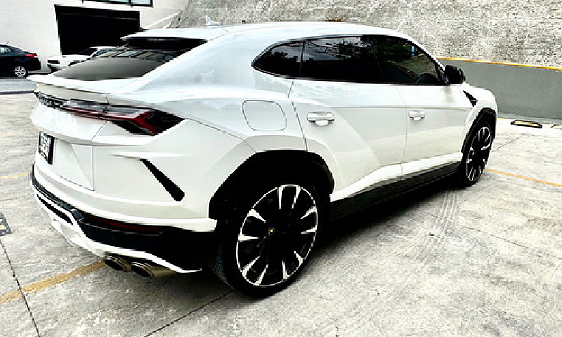 Lamborghini Urus 4.0...