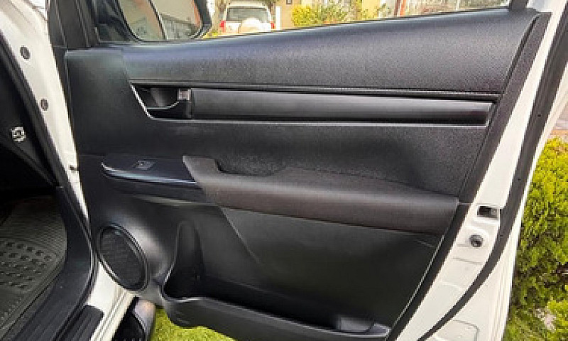 Toyota Hilux 2.7 Cab...