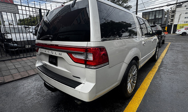 Lincoln Navigator 3....