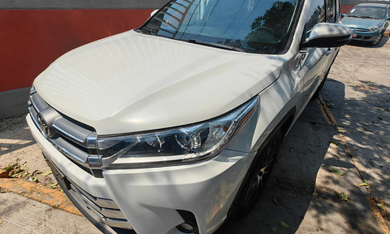 Toyota Highlander 3....