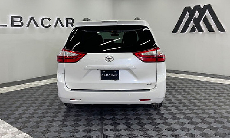 Toyota Sienna 2018...