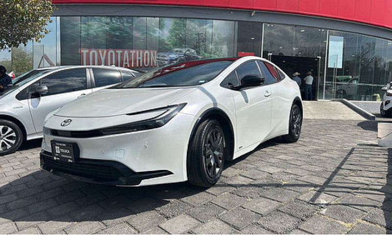 Toyota Prius 2023...