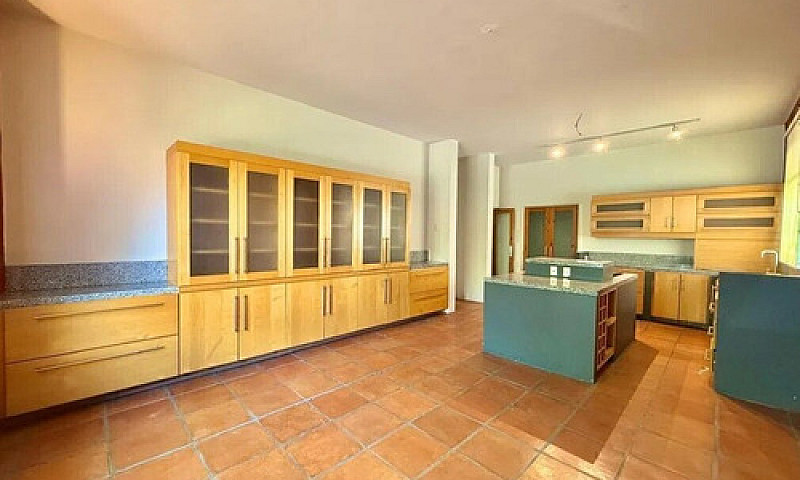 Amplia Residencia En...