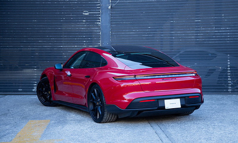 Porsche Taycan 2024...