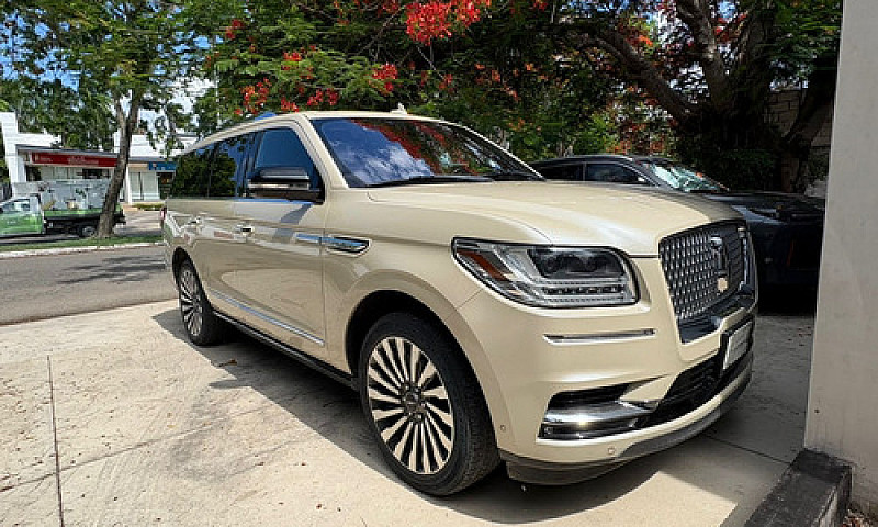 Lincoln Navigator 3....