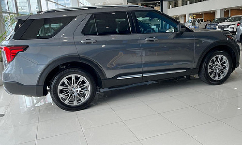 Ford Explorer Platin...