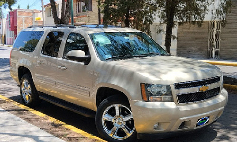 Chevrolet Suburban L...