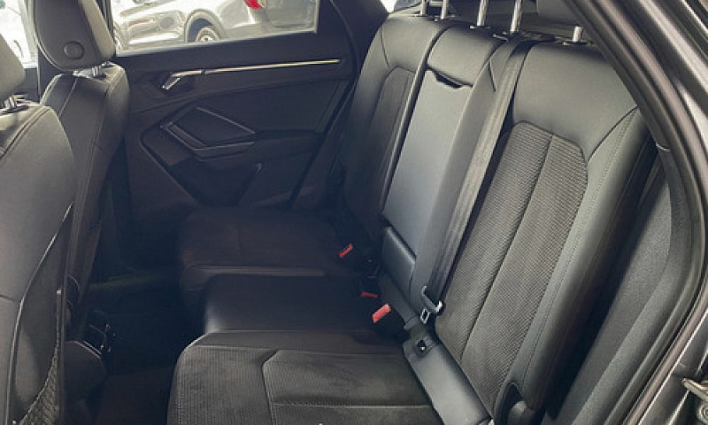 Audi Q3 2.0 S Line 1...