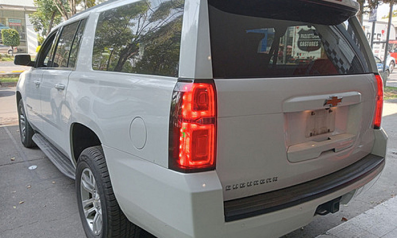 Chevrolet Suburban 2...