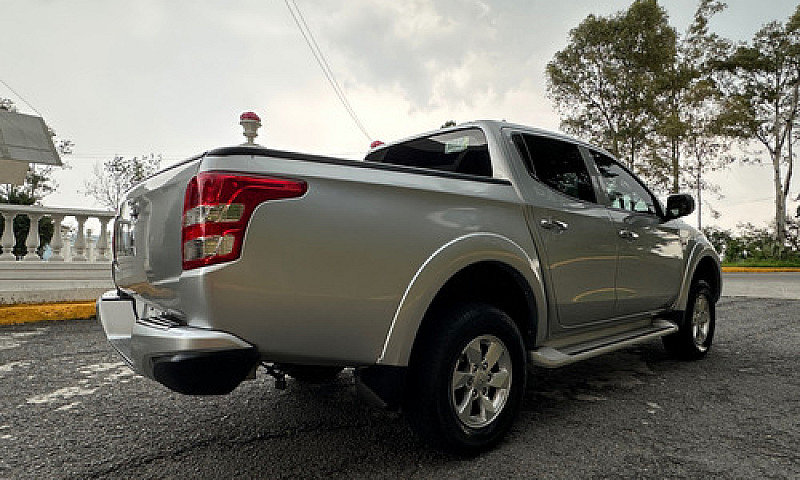 Mitsubishi L200 2.4 ...