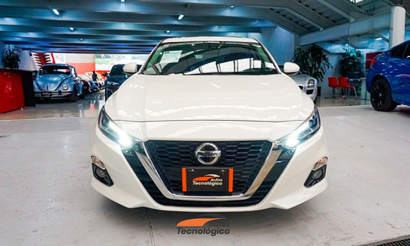 Nissan Altima 2020...