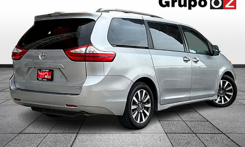 Toyota  Sienna  2018...