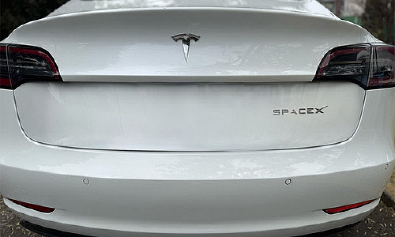 Tesla Model 3 Standa...