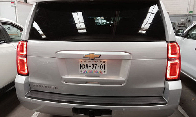 Chevrolet Suburban 2...