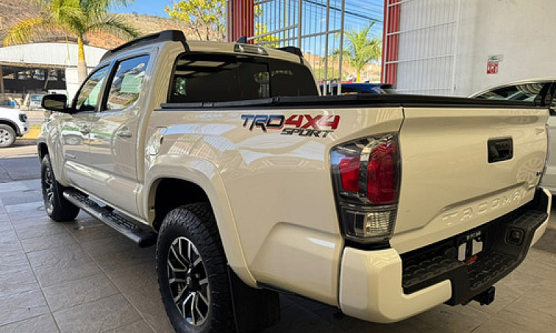 Toyota Tacoma 2023 E...