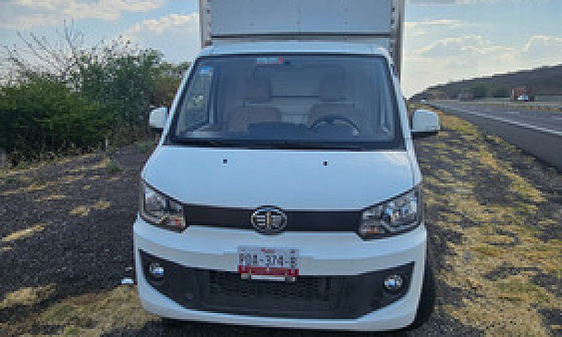 Nissan Np300 2.5 Est...