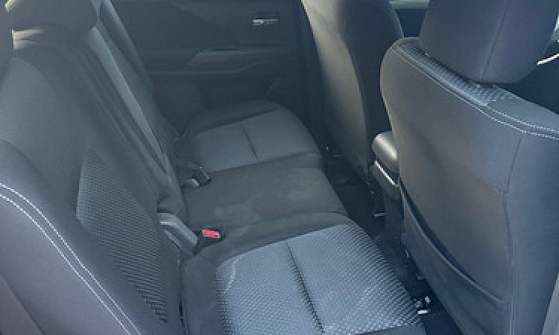 Mitsubishi Outlander...