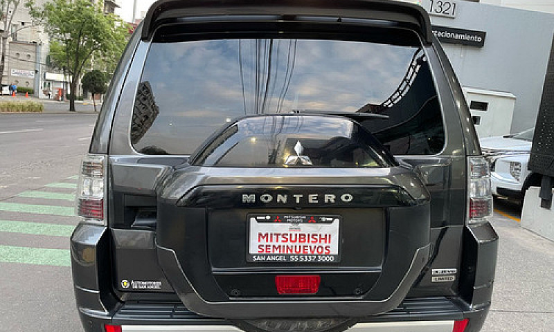 Mitsubishi Montero 2...
