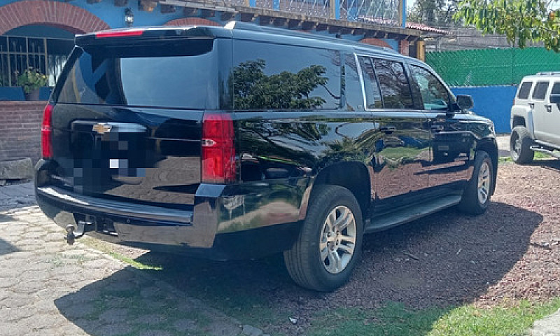 Chevrolet Suburban 5...