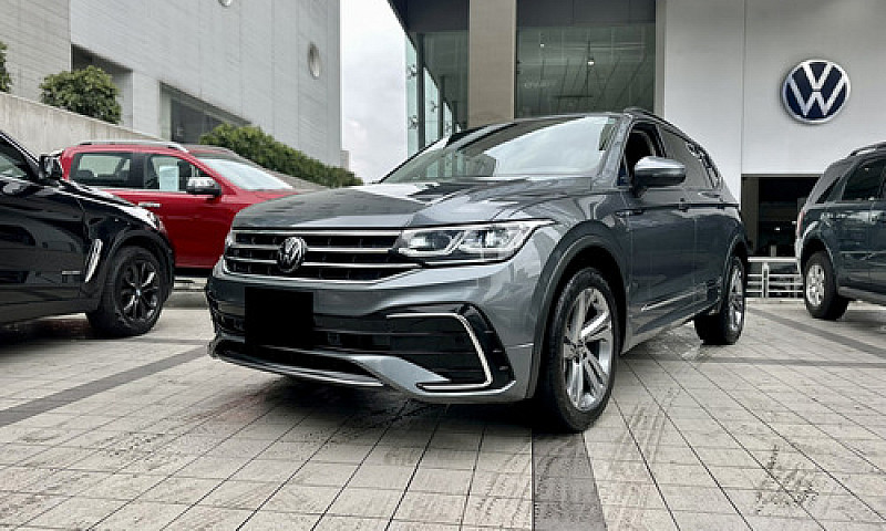 Volkswagen Tiguan R-...