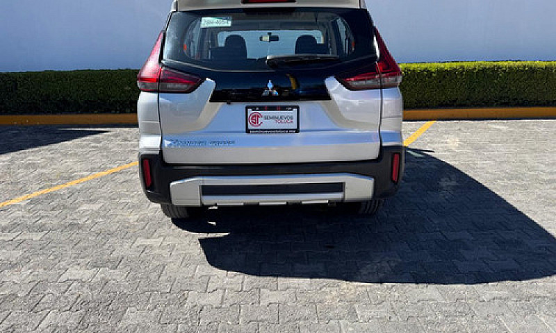 Mitsubishi Xpander 2...