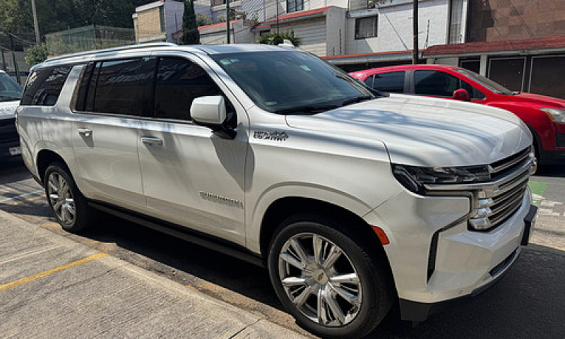 Chevrolet Suburban 6...