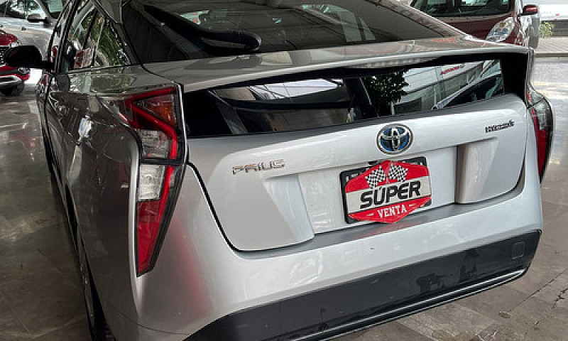 Toyota Prius 2017 1....