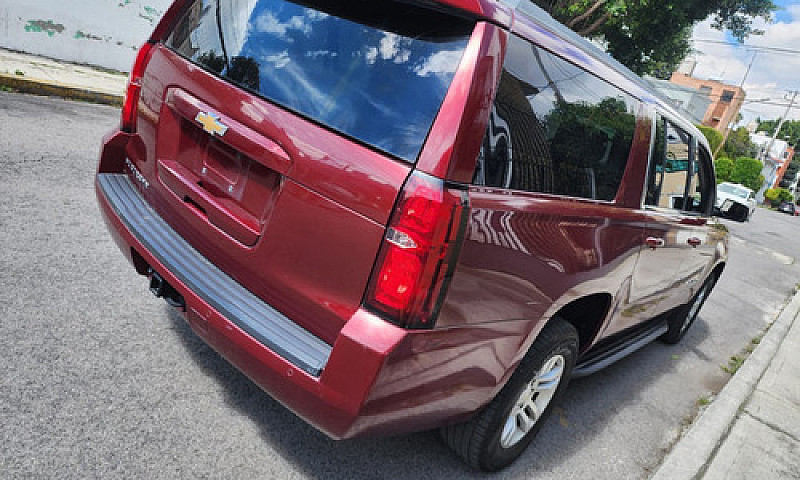 Chevrolet Suburban 5...