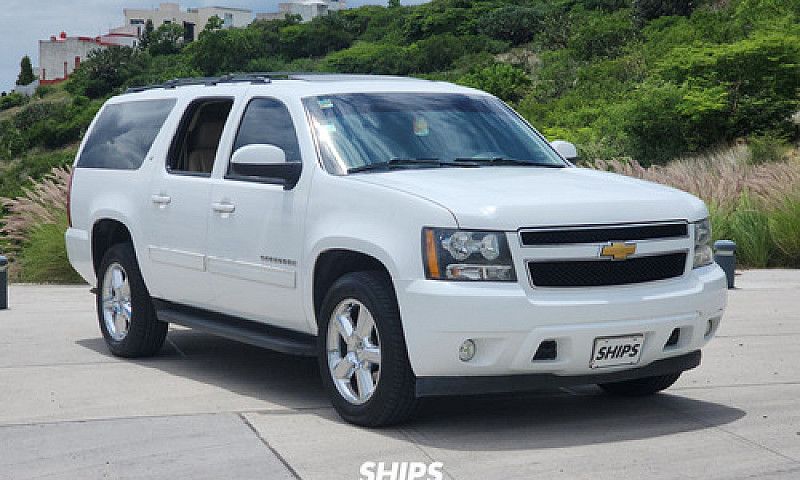 Chevrolet Suburban 2...