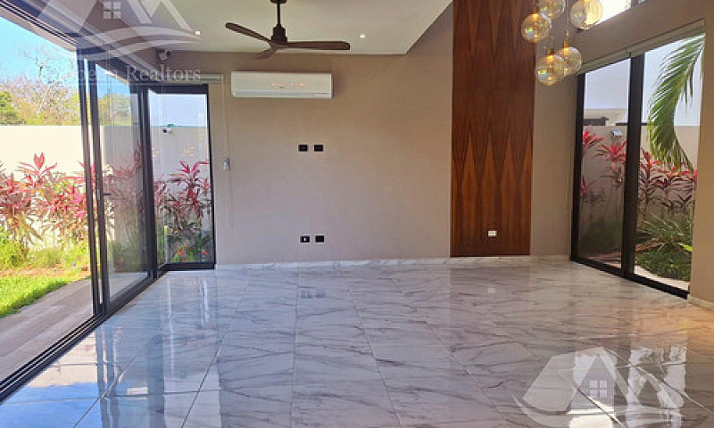 Casa En Venta En Lag...