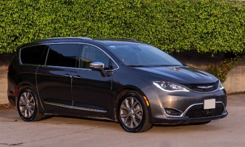 Chrysler Pacifica Pl...