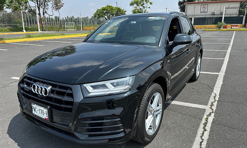 Audi Q5 2.0 L T S Li...