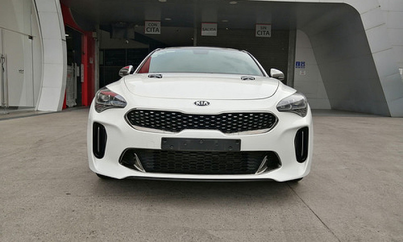Kia Stinger 2018 2.0...