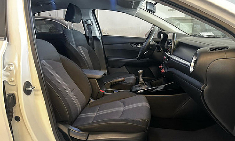 Kia Forte Hb 2022...