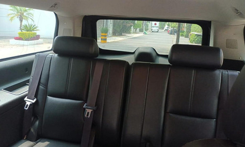 Chevrolet Suburban C...