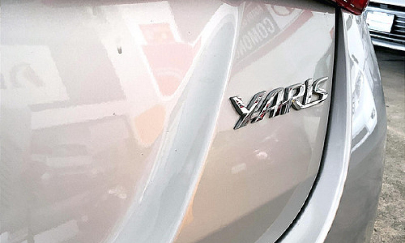 Toyota Yaris 2022...